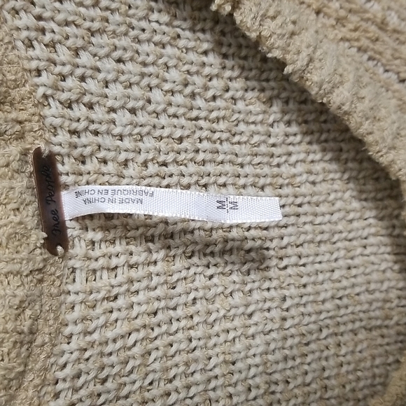 Free People Cropped Long Sleeve Oversized Camel Color Sweater Size Medium - Picture 5 of 10